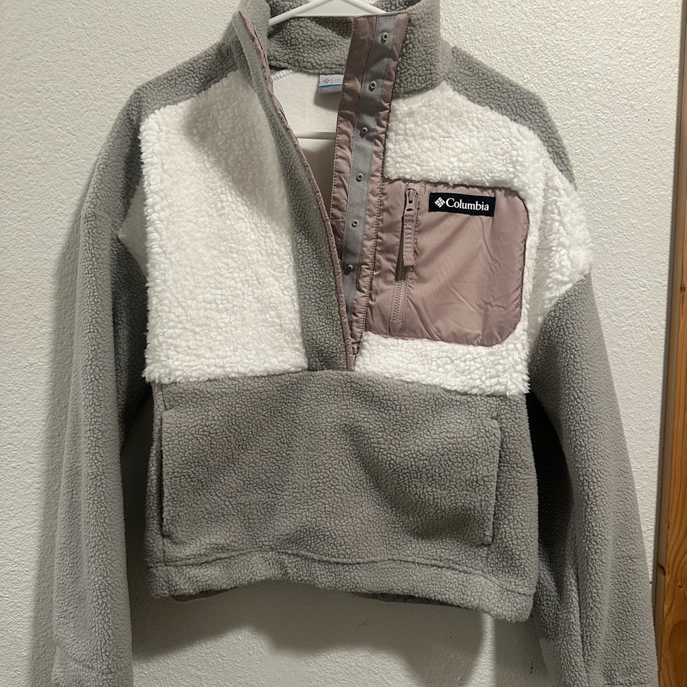 Columbia Women’s Gray and Cream Fleece Jacket